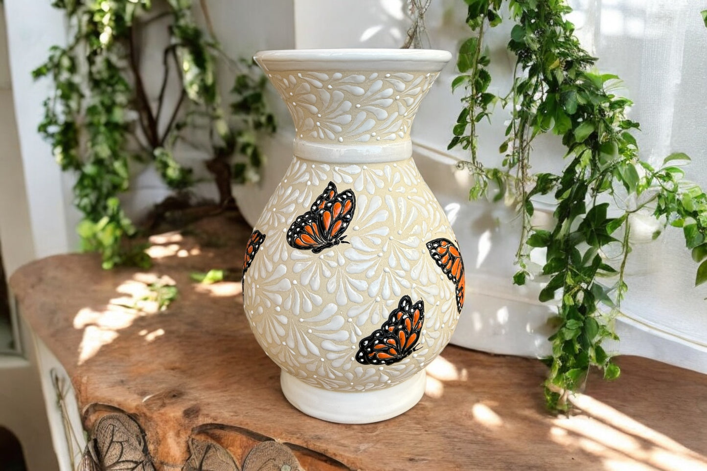 Mariposa Aro Vase