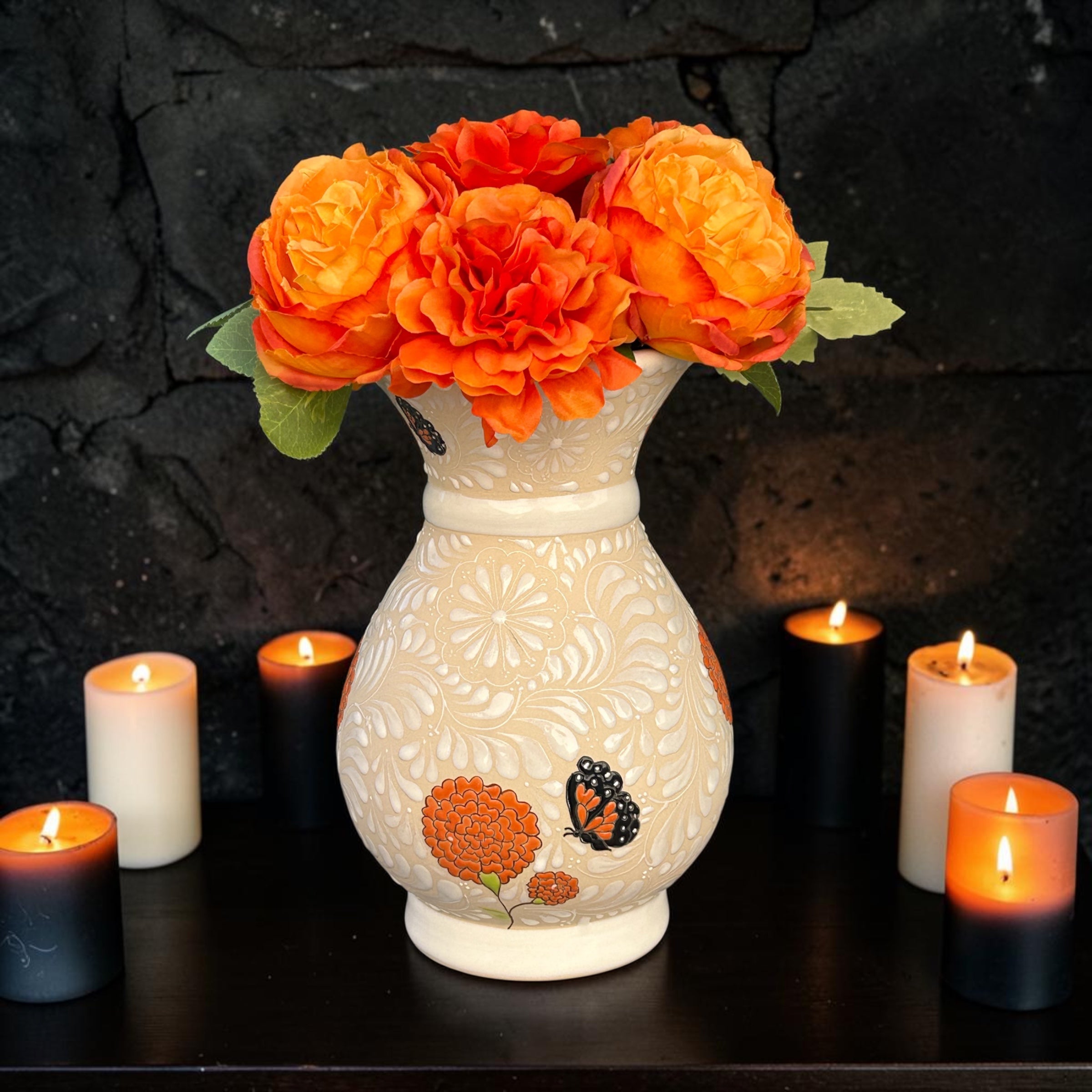 Ofrenda White Campesuchil y Monarca 9 inch Vase