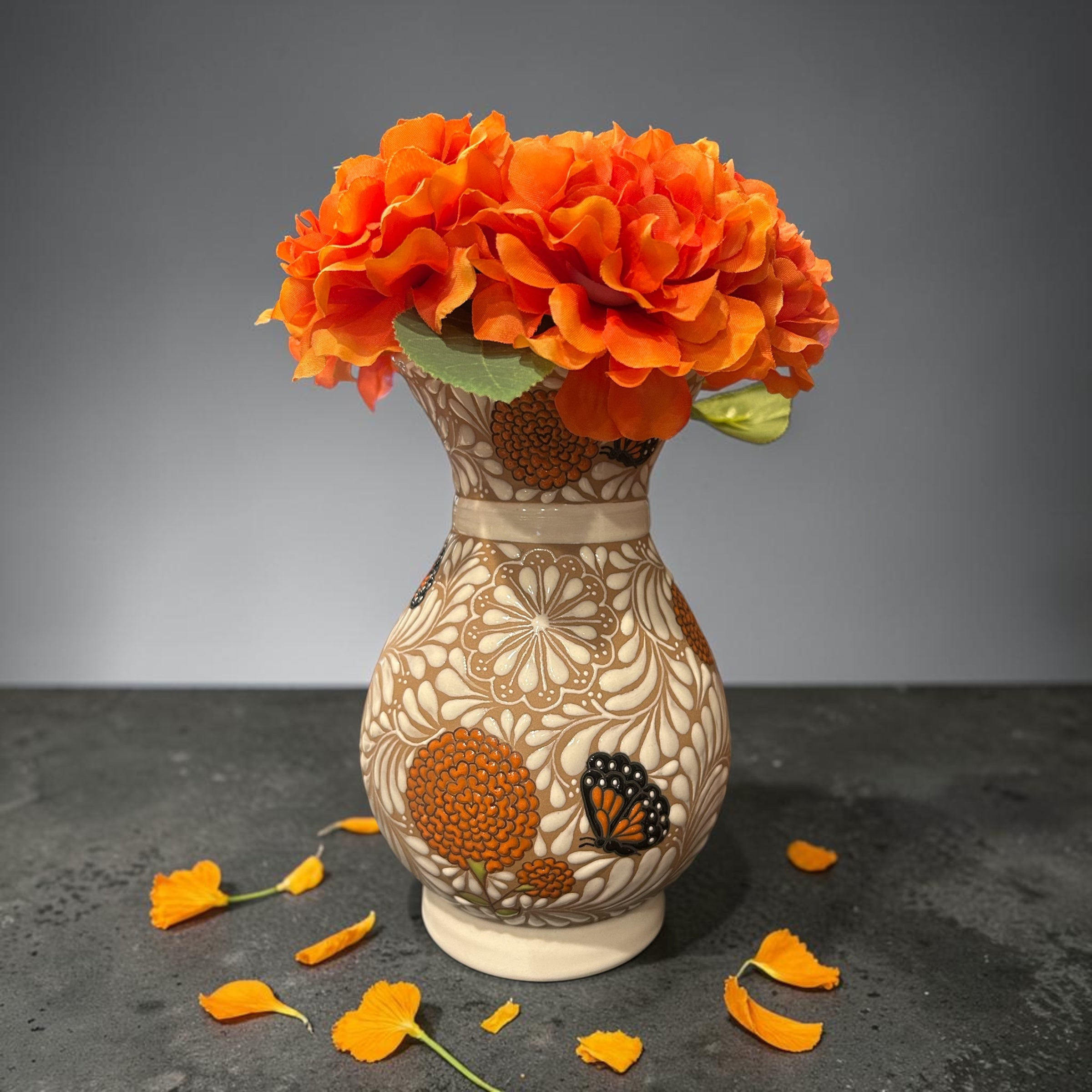 Ofrenda Fondo Campesuchil y Monarca 7 inch Vase